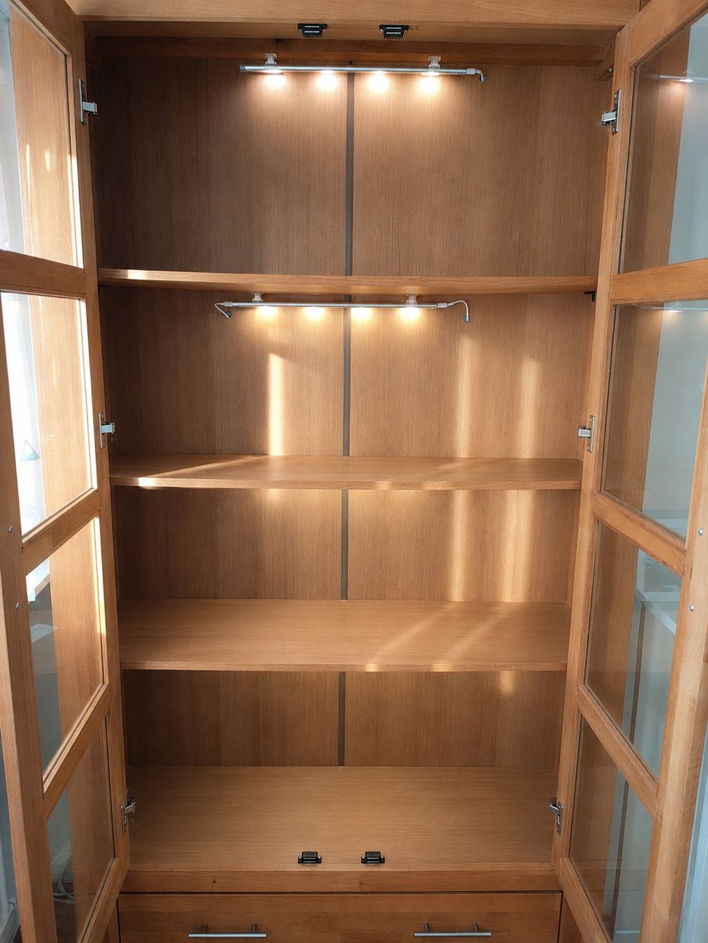 Vetrine: Massives Vitrinenschrank Eiche mit Beleuchtung – Usato da Flaach venduto da Bobby777 1