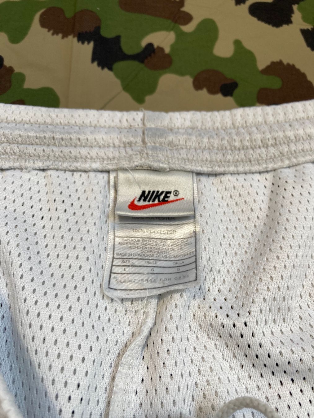 Nike Pantaloni: Vintage 90s Nike Short Sz L – Usato da Zürich venduto da le_souk 4