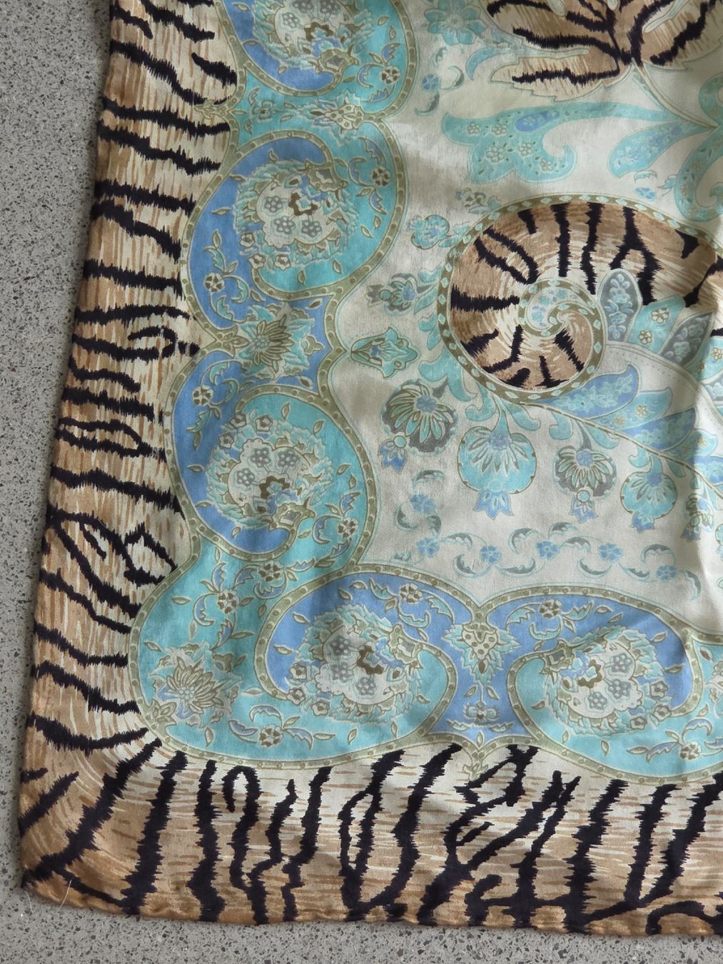 Foulards, Tücher & Schals: Seidenschal, handrolliert, 143 x 160 cm – Neu und originalverpackt aus Frauenfeld von Schenken-mit-Herz 2
