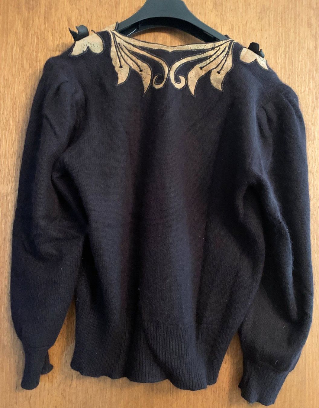 Maglioni & Felpe: Luxus Kashmir Pullover - Einzelstück mit  Lederverzierungen – Nuovo (secondo la descrizione) da Wangen ZH venduto da olivia20 1