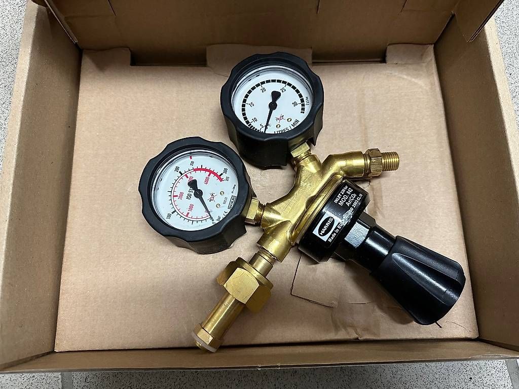 Saldatori: Flaschendruckminderer Argon/CO2 – Nuovo e nell'imballaggio originale da Goldach venduto da Privitec