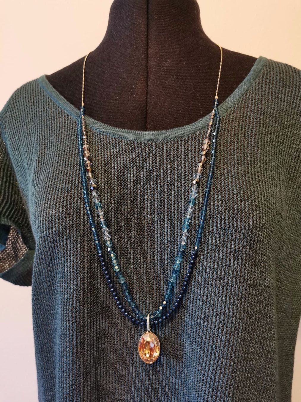 Swarovski Catenine: Collier SWAROVSKI pendentif champagne – Nuovo (secondo la descrizione) da Veyrier venduto da Leilazizou