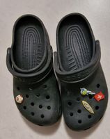 Schwarze Crocs Kids Gr. 38 mit Jibbitz