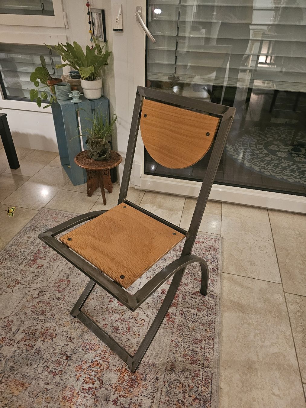 Massiver Holz-Stuhl (Gebraucht) in Bassersdorf für CHF 4 – nur Abholung ...