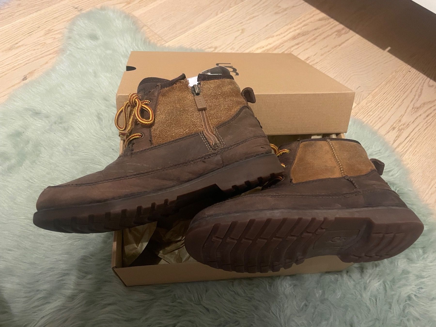 Ugg Scarpe per ragazzi: Kinder Winterschuhe UGG Gr.36 – Usato da Wallisellen venduto da Rally68 1
