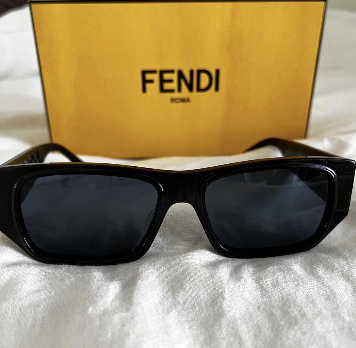 Fendi Occhiali & Lenti: Fendi squared sunglasses – Usato da Genève venduto da toandfrom