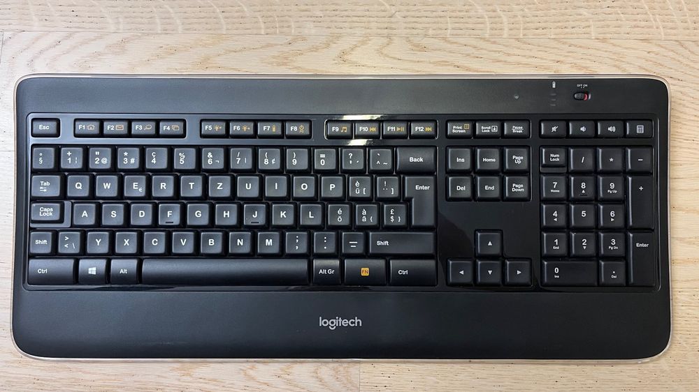 Logitech K800 (Gebraucht) in Windisch für CHF 14 – mit Lieferung auf ...