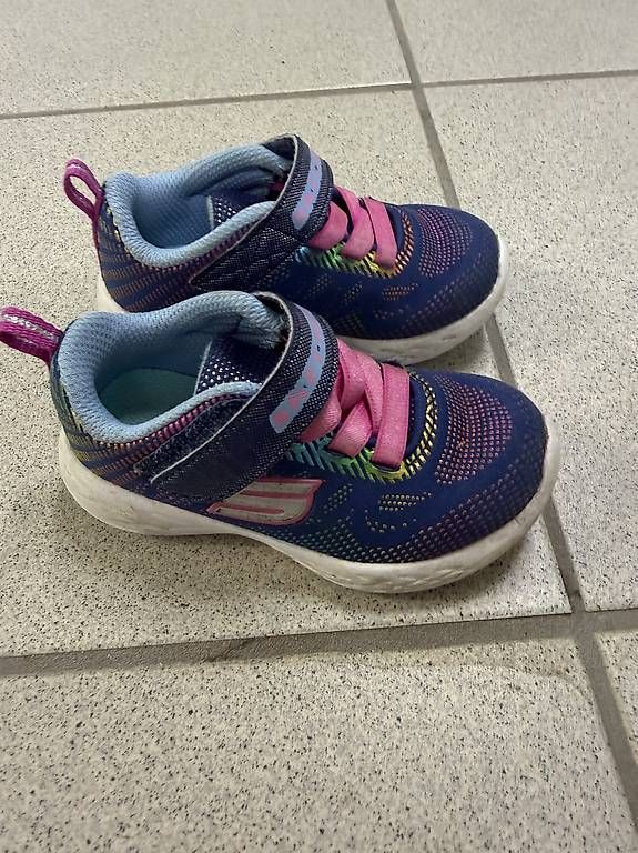 Scarpe per ragazzi: Schuhe kinder Sketcher - gr. 22 – Usato da Zürich venduto da mat_5l7y 1