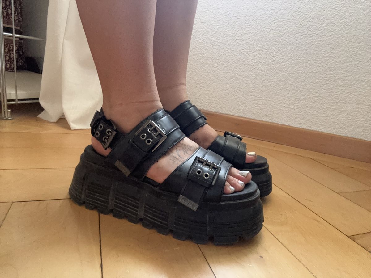 Buffalo Scarpe da uomo: Buffalo Plateausandalen black – Usato da Bern venduto da sereinasereina 1