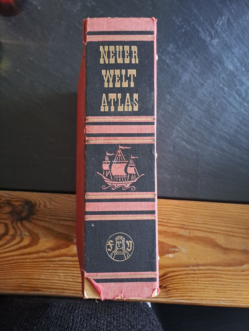 Bücher: Neuer Weltatlas antik – Gebraucht aus Bern von Kamaleon 1