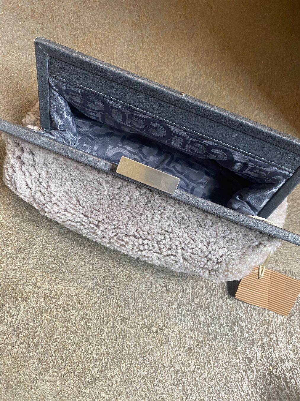 Ugg Borse da donna: Sac porté à la main UGG – Nuovo e nell'imballaggio originale da Orbe venduto da D-stockFactory-Orbe 3
