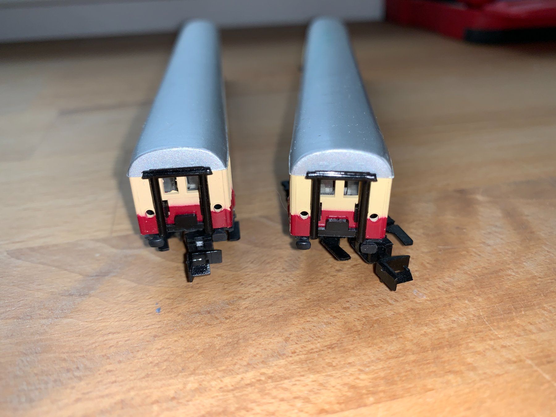 Arnold Modellini di ferrovie: 2 DB Wagen von Arnold – Usato da Belp venduto da capowiga 2