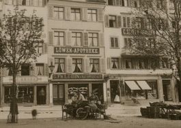 St. Gallen.  Löwen-Apotheke und andere Geschäfte  (um 1890)