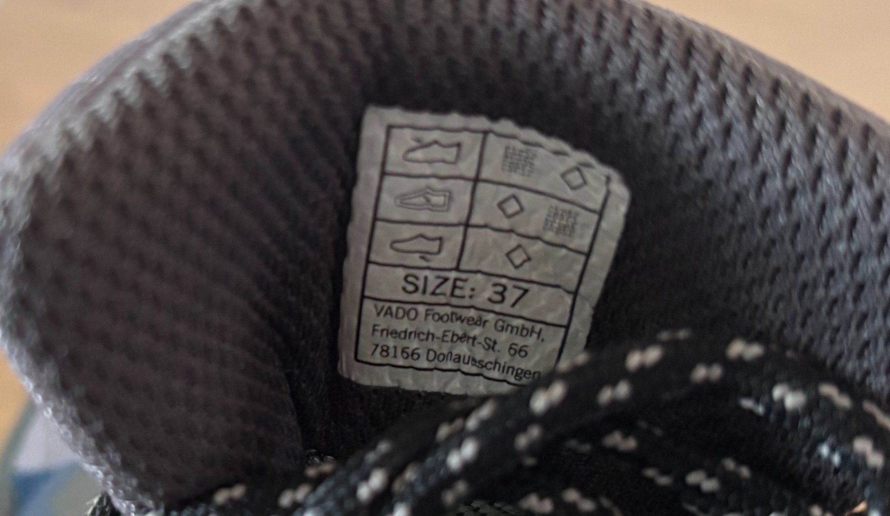 Schuhe für Jungen: Turnschuhe Grösse 37 – Gebraucht aus Zürich von IlkaK 2