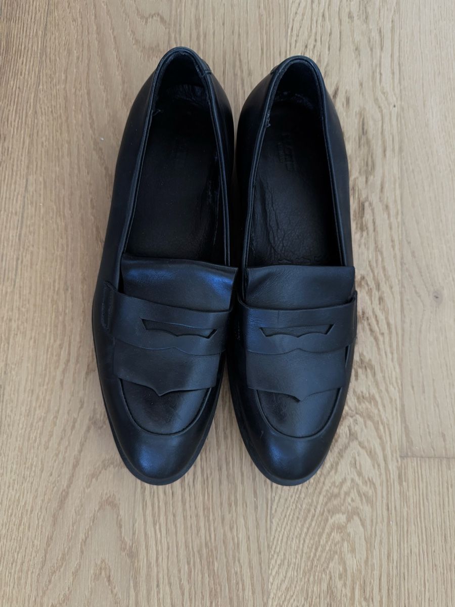 Lloyd Damenschuhe: Damen Loafer LLOYD schwarz – Gebraucht aus Zürich von mad_2dwc