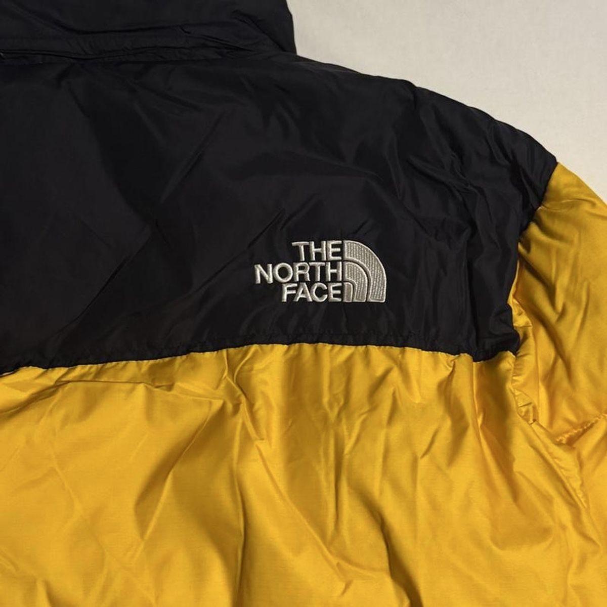 North Face Giacche: The North Face Yellow & Black Puffer Jacket – Nuovo (secondo la descrizione) da Caviano venduto da reselleo21 7