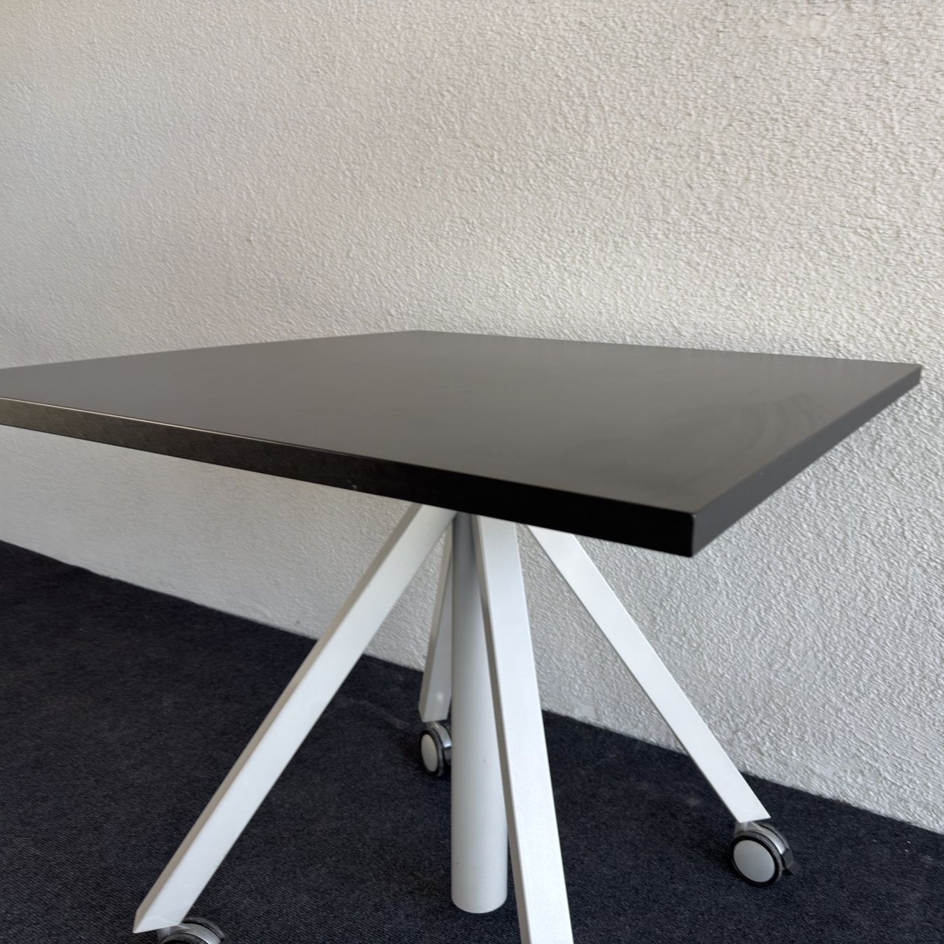 Embru Tavoli: Embru EQ Airdesk – Usato da Dübendorf venduto da DimaSale