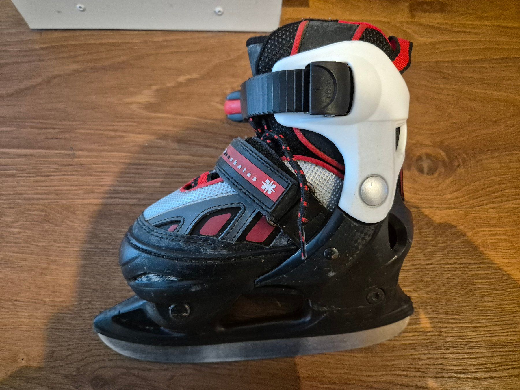 Schlittschuhe: Kinder- Schlittschuhe – Gebraucht aus Domat Ems von dan_5mvr