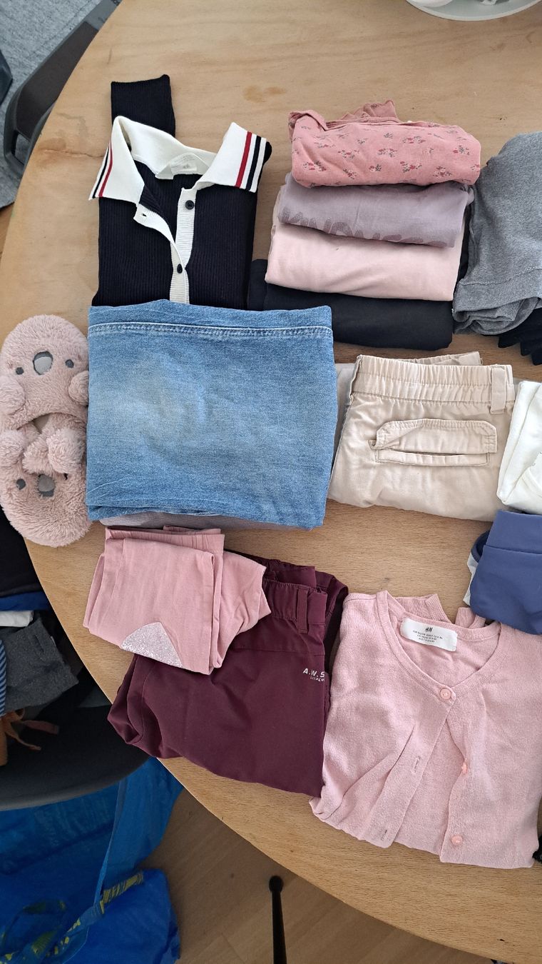 Lotti & Set di vestiti: Mädchen Kleiderpacket Gr. 122-152 – Usato da Rapperswil SG venduto da divadei