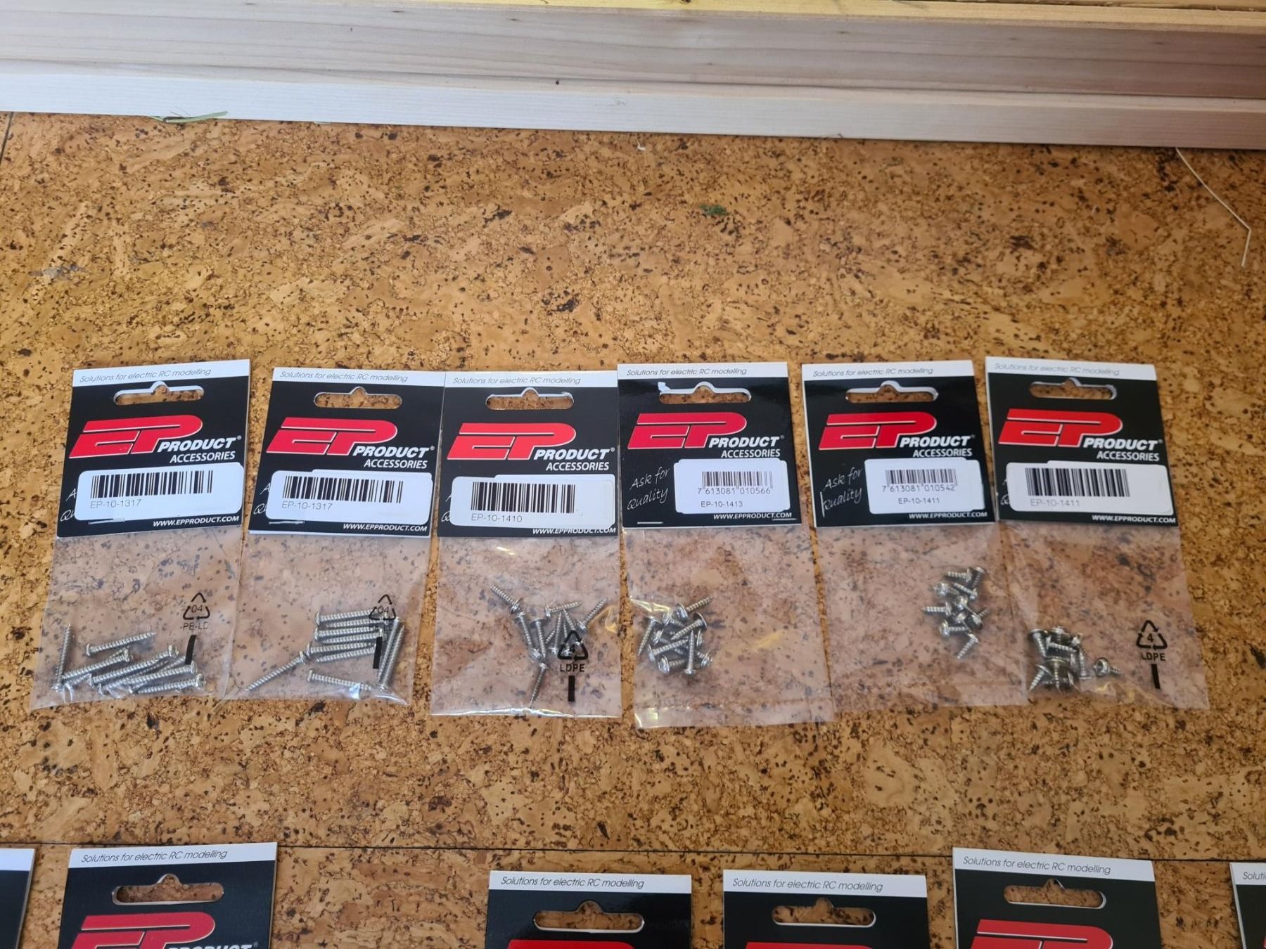 Modellismo RC: Div. Schrauben, Unterlagsscheiben, E-Clips pro Artikel 1 CHF – Nuovo e nell'imballaggio originale da Gommiswald venduto da Bullhead 1