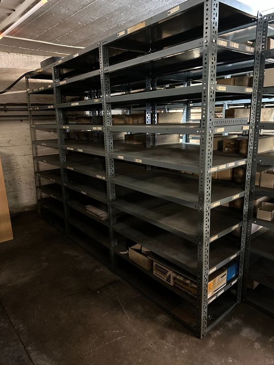 Lagerregal Metall, 3 Abteile à je ca. 1m breit und 2m hoch (Gebraucht ...