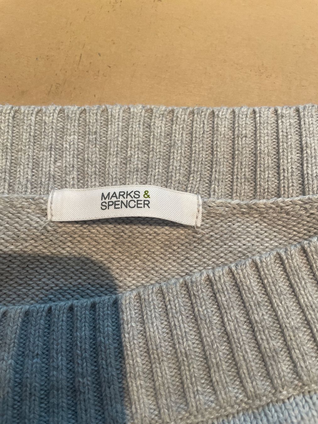 Maglioni & Felpe: Marks & Spencer Strickpullover, grau, Gr. 38, Top Zustand – Usato da Wollerau venduto da Poschro68 2
