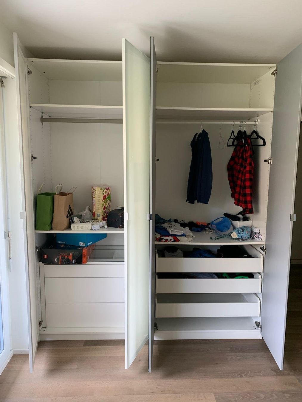 Ikea Armadi: Ikea Pax wardrobe – Usato da Thalwil venduto da mar_n6gw