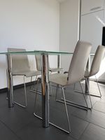 Glas-Esstisch mit Stühlen