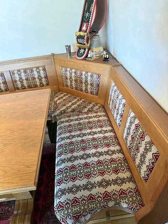 Set di tavolo e panche: Massive Eichen-Eckbank mit Tisch und 4 Stühlen – Usato da Brenzikofen venduto da tim_2bsd 4