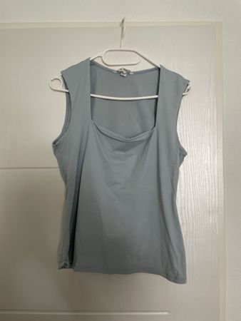 Hellblaues Top