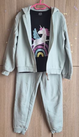 Ensemble 4 pièces Kiabi taille 10 ans ♡ Training + T-shirt