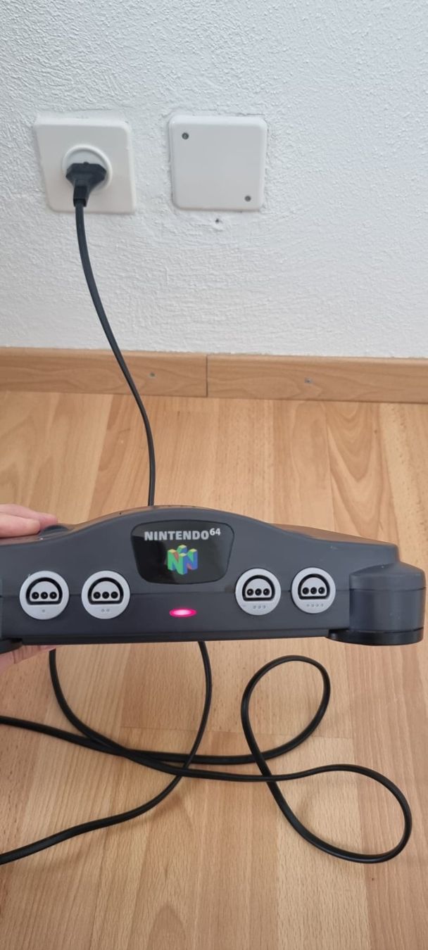 Nintendo Console: Nintendo 64 + Spiele – Usato da Aarau Rohr venduto da Shad 2