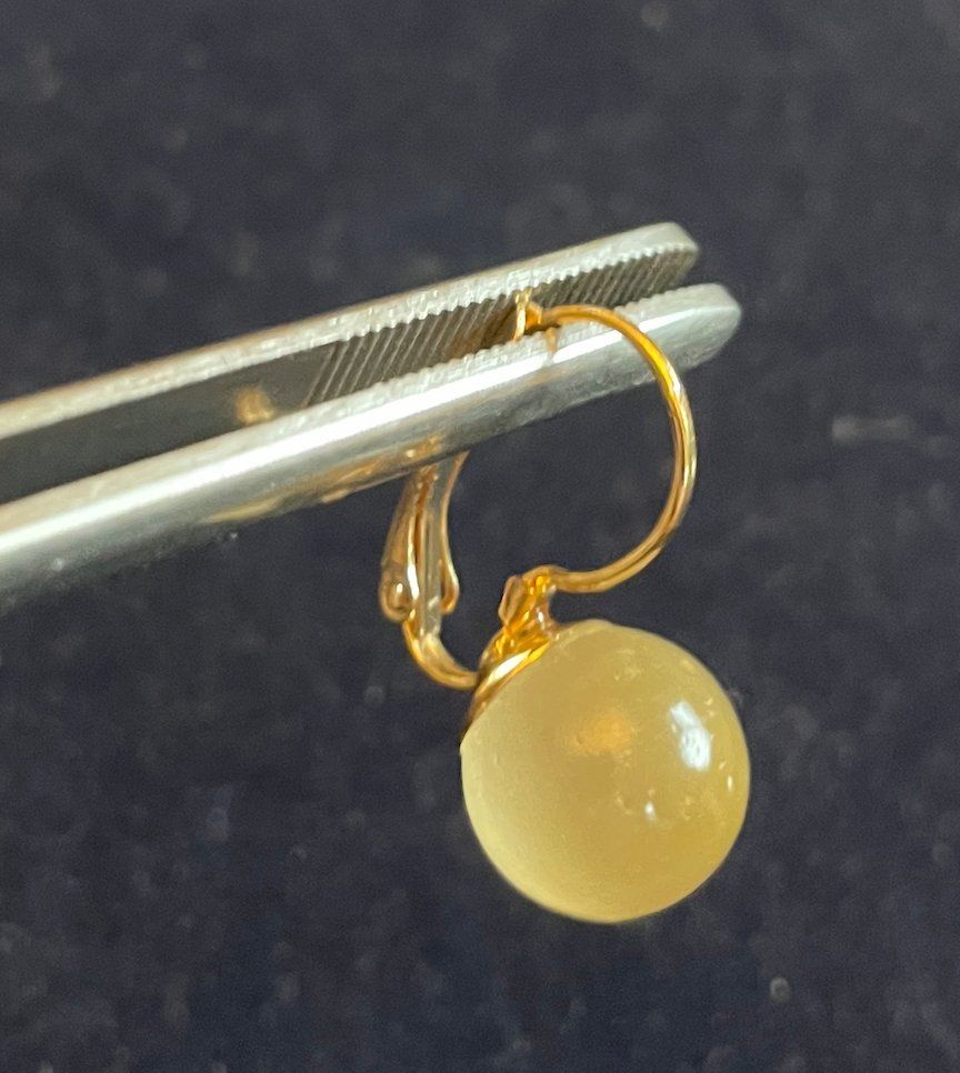 Ohrringe & -stecker: Paire de boucles d'oreilles dormeuses dorées – Neu (gemäss Beschreibung) aus Sugnens von 555madison 1