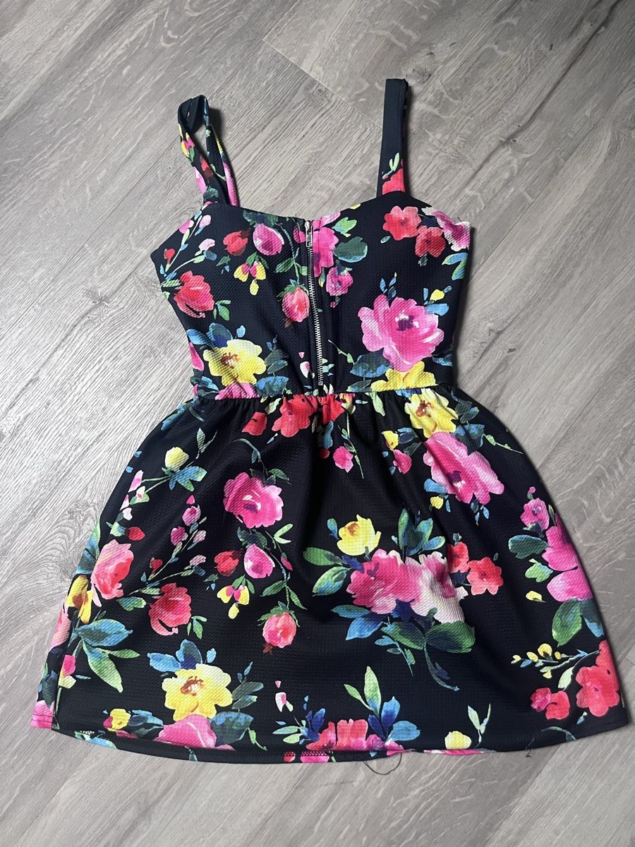 Kleider: Sommerkleid | Kleid | Blumenkleid | 34 – Gebraucht aus Bülach von Lele_00