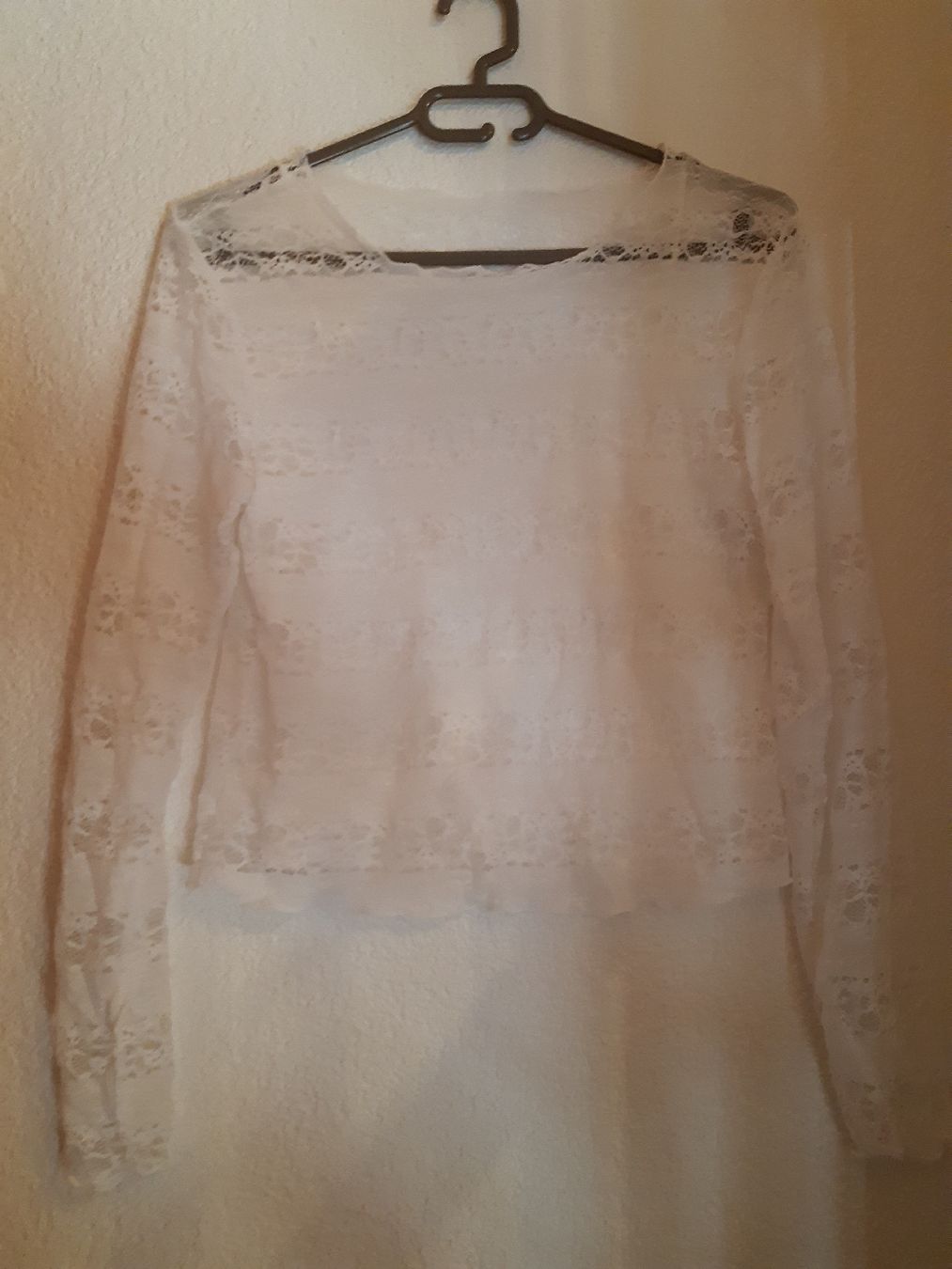Tops: Spitzenstoff Oberteil mit kurzem Top weiss – Gebraucht aus Toffen von Gwunderegge77 3