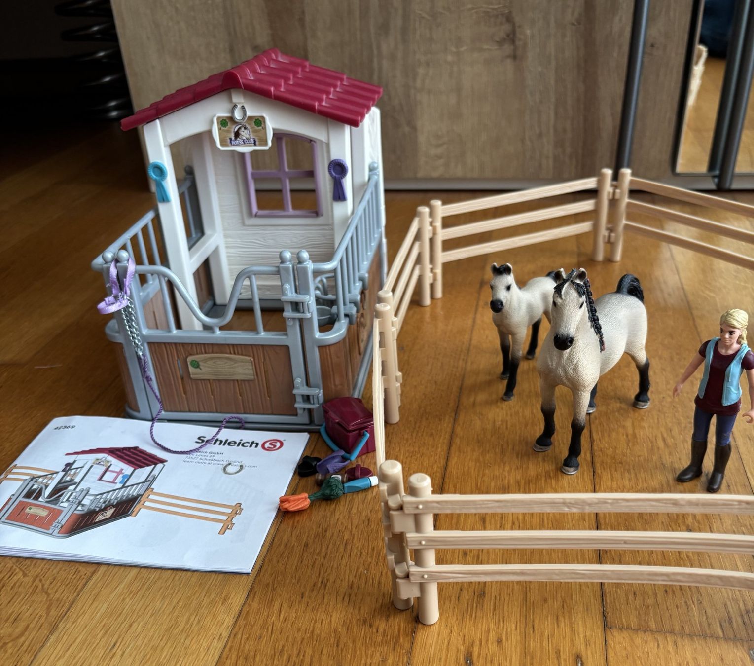 Schleich Giocattoli: Schleich Pferdebox mit Arabern und Pferdepflegerin – Usato da Biel-Benken BL venduto da Bergerr