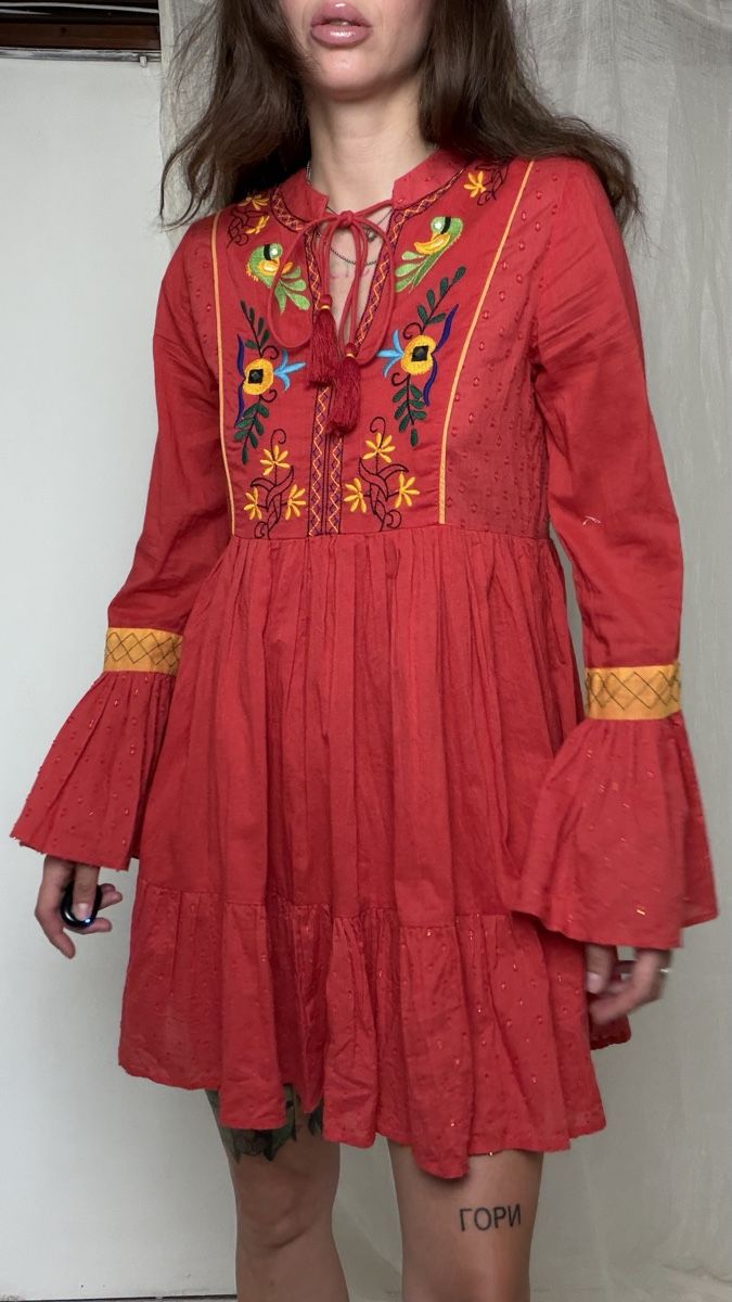 Vestiti: Red embroidered dress – Usato da Knonau venduto da Grapesvintage 3