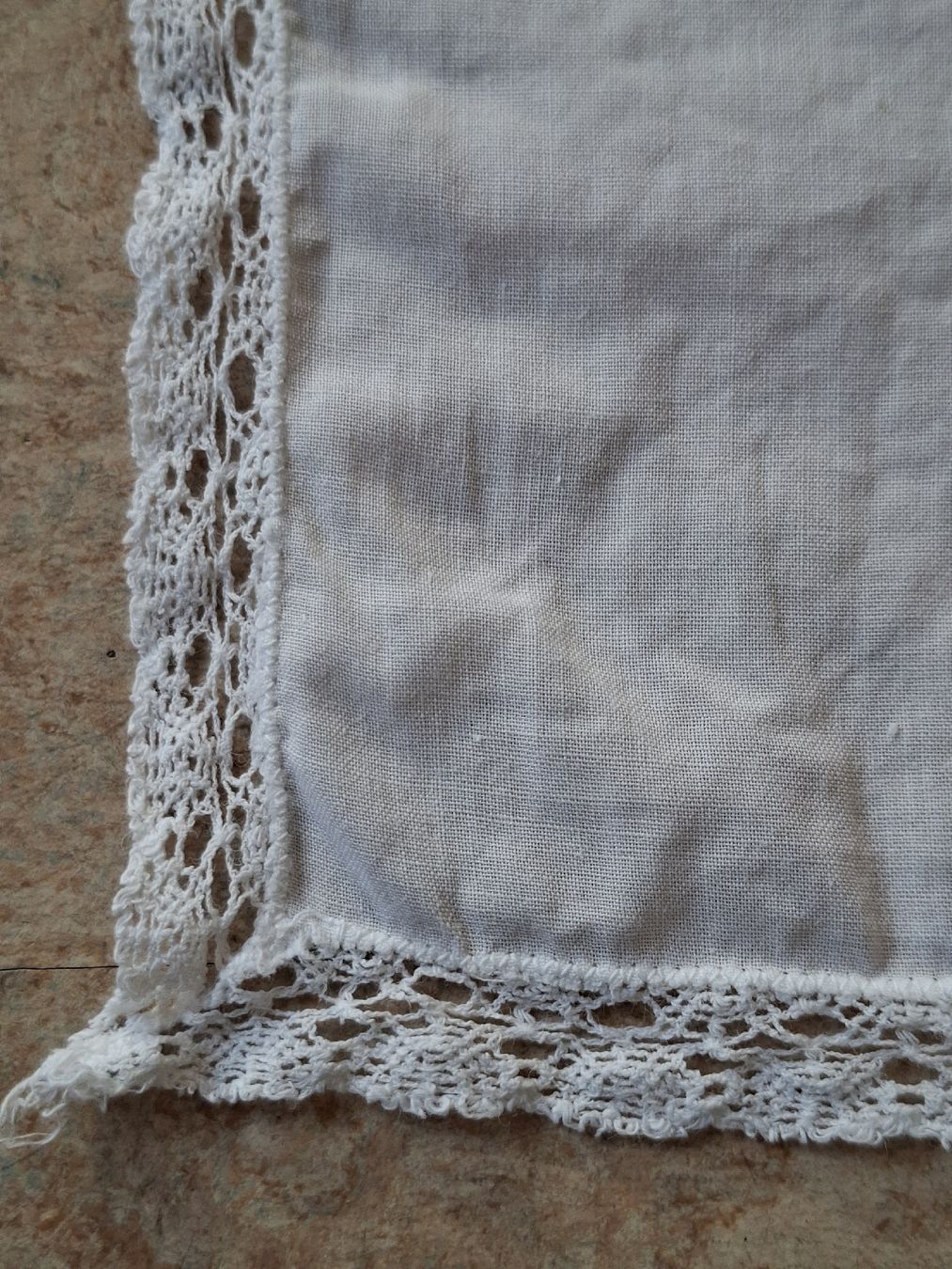 Altro in  Abbigliamento & Accessori: Antikes Stofftaschentuch mit Spitze, Handarbeit – Usato da Klingnau venduto da vollmond36 1