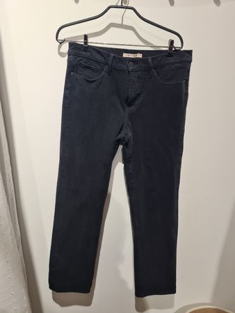 Schwarze Levi's 314 Shaping Straight Jeans, Gr. 31