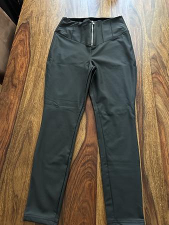 Schwarze Leggings in Lederoptik, Grösse XL, neuwertig!