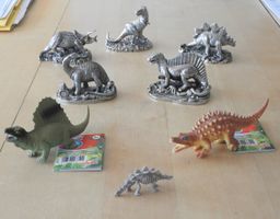 DINO 5 ECHTE ZINN MASSIV KOLLEKTION, DAZU 3 KUNSTSTOFF