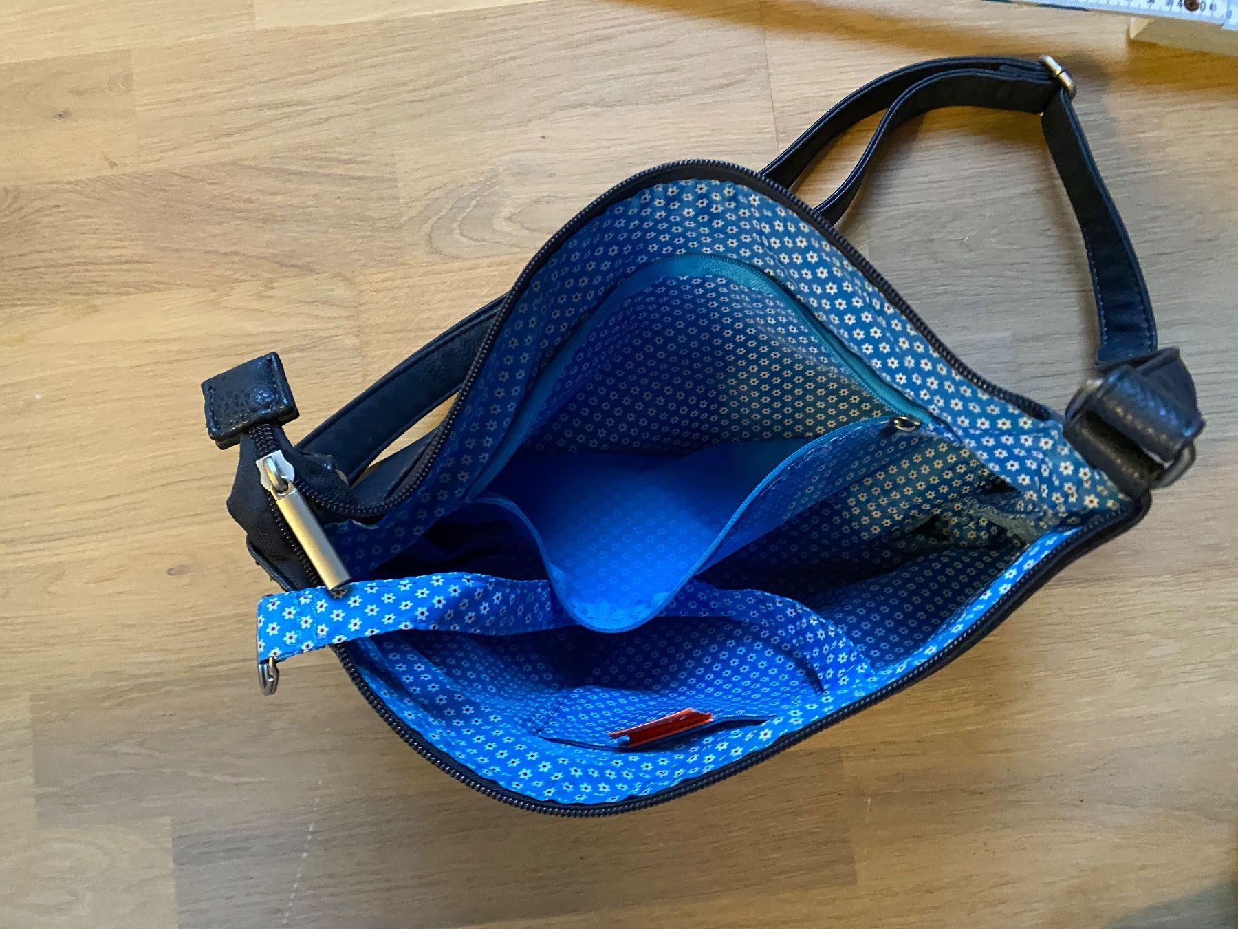 Zwei Taschen für Damen: Zwei Umhängetasche – Gebraucht aus Lostorf von Lime10 1