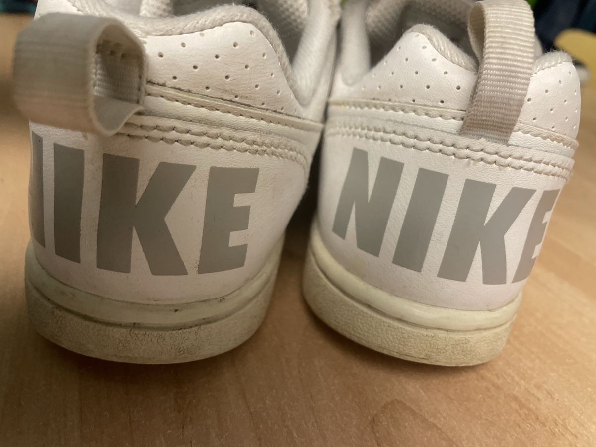 Nike Chaussures garçon: Nike Sneaker weiss, Gr. 33 – D'occasion à Obergerlafingen par cabo4 1