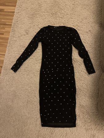 Schickes, schwarzes Kleid mit Strass - Perfekt für Partys!