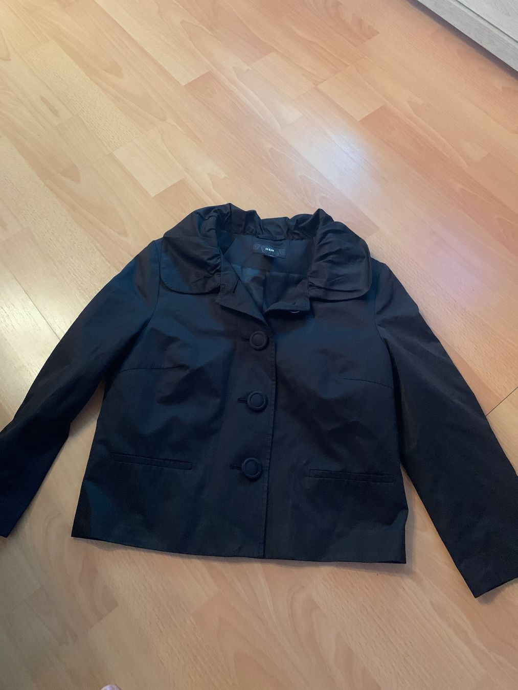 H&M Jacken: Joli blazer noir H&M taille 36 – Gebraucht aus MEYRIN von Gwendo10