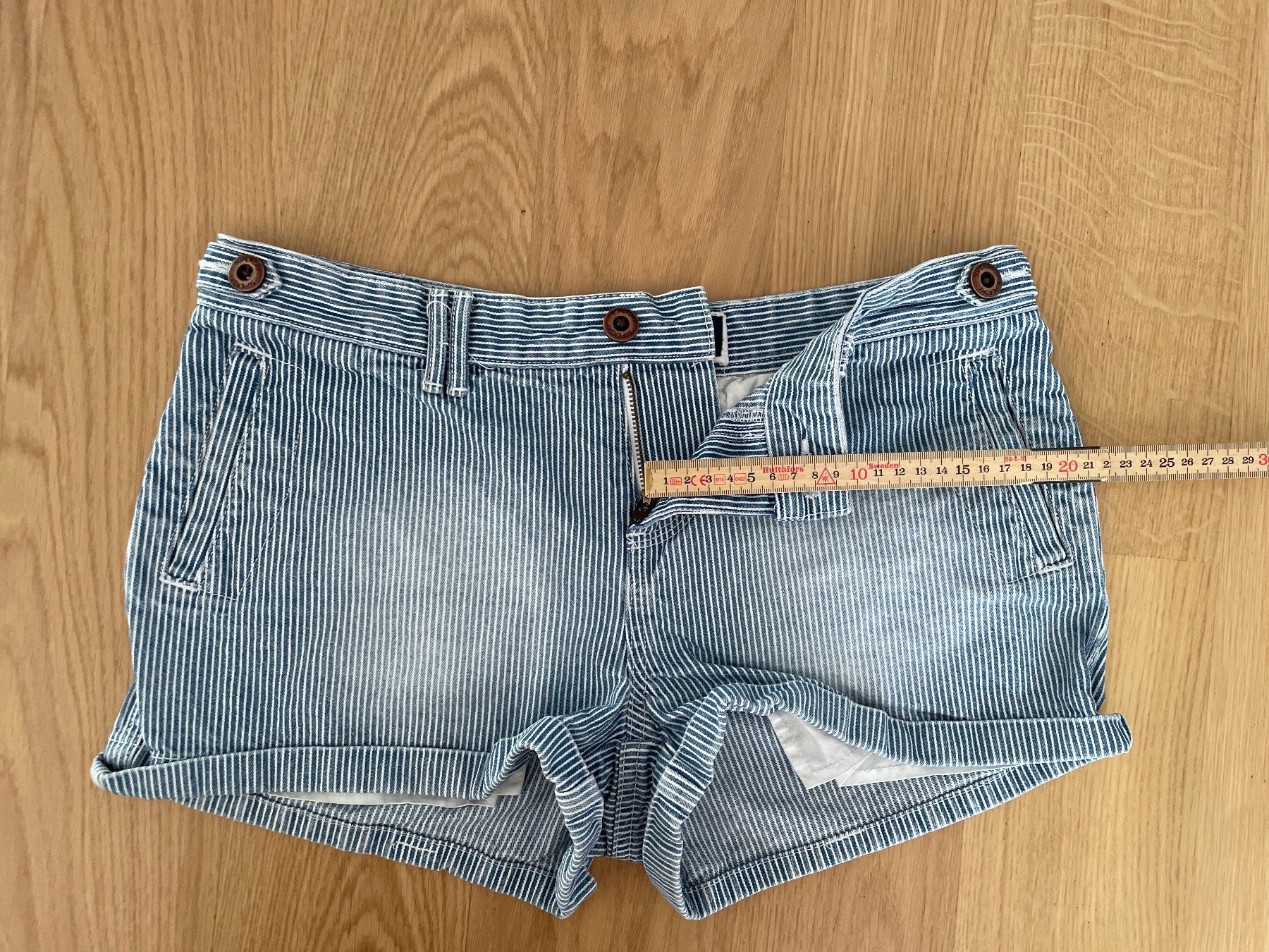 Superdry Pantaloni: Shorts Superdry S – Usato da Basel venduto da pilzliii 4