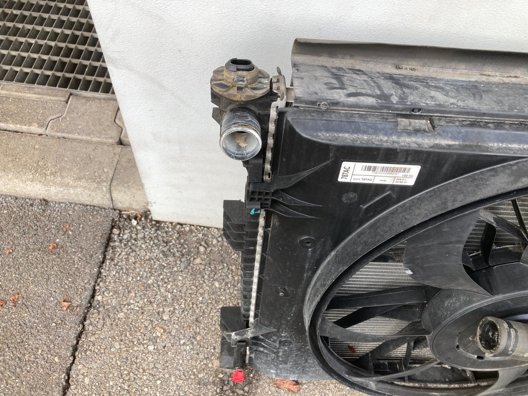 Jeep Tutti pezzi di ricambio auto: Kühlerpacket von einem Jeep Grand Cherokee 3.0 CRD – Usato da Cham venduto da WB2223 2