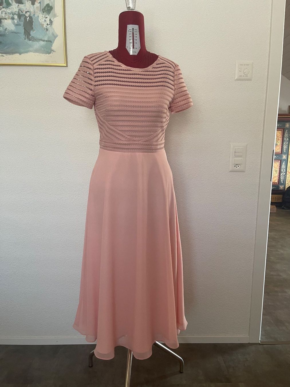 Kleider: Swing Cocktailkleid altrosa/nude Gr. 36 – Gebraucht aus Dörflingen von Benz63
