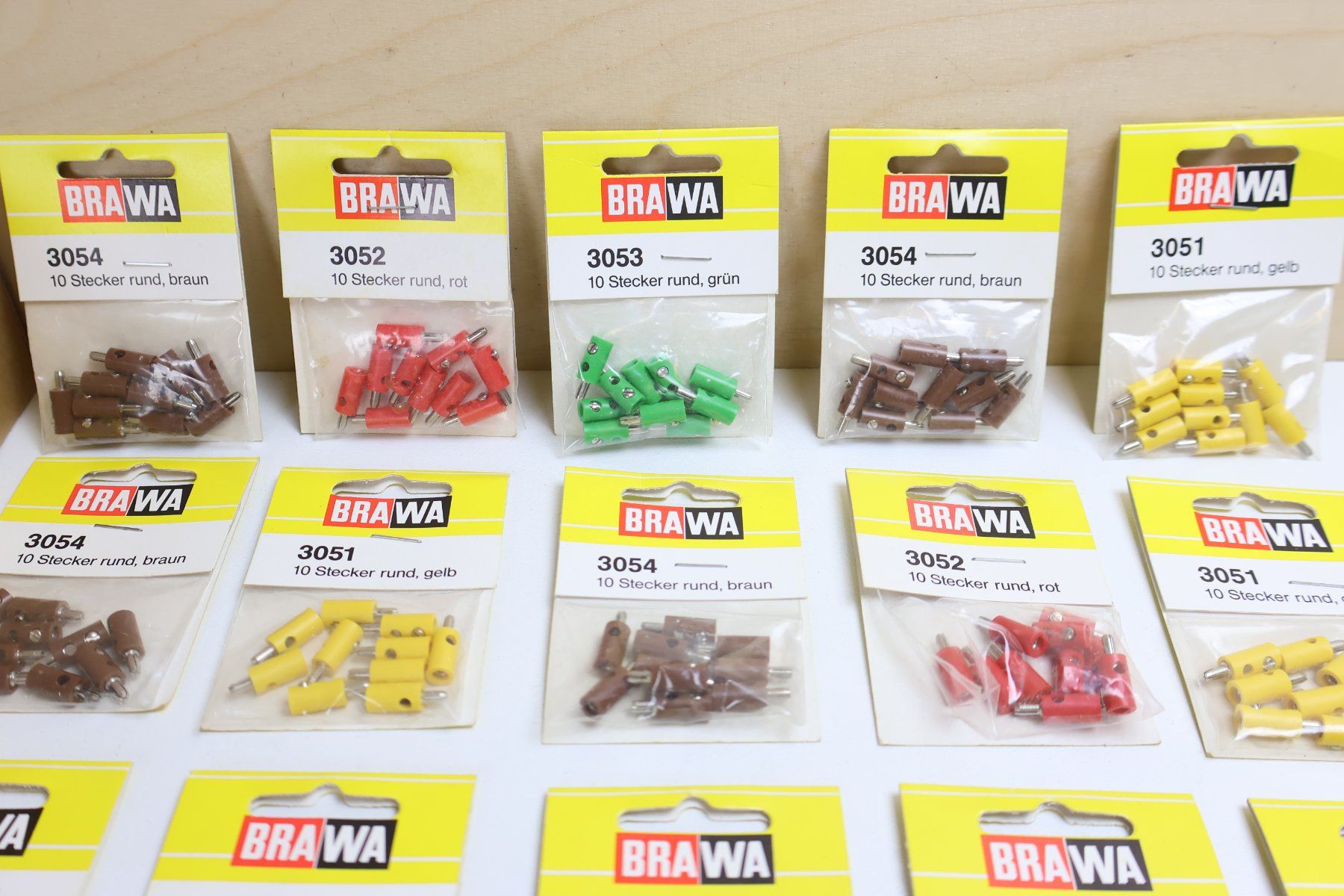 Brawa Modelleisenbahnen: BRAWA Modellbahn Stecker & Muffen - ca. 250 Stück - Neu – Neu (gemäss Beschreibung) aus Winterthur von Monstera 3
