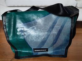 Freitag-Umhängetasche; grün/blau